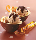 Chocklate ice cream balls with almond praline
